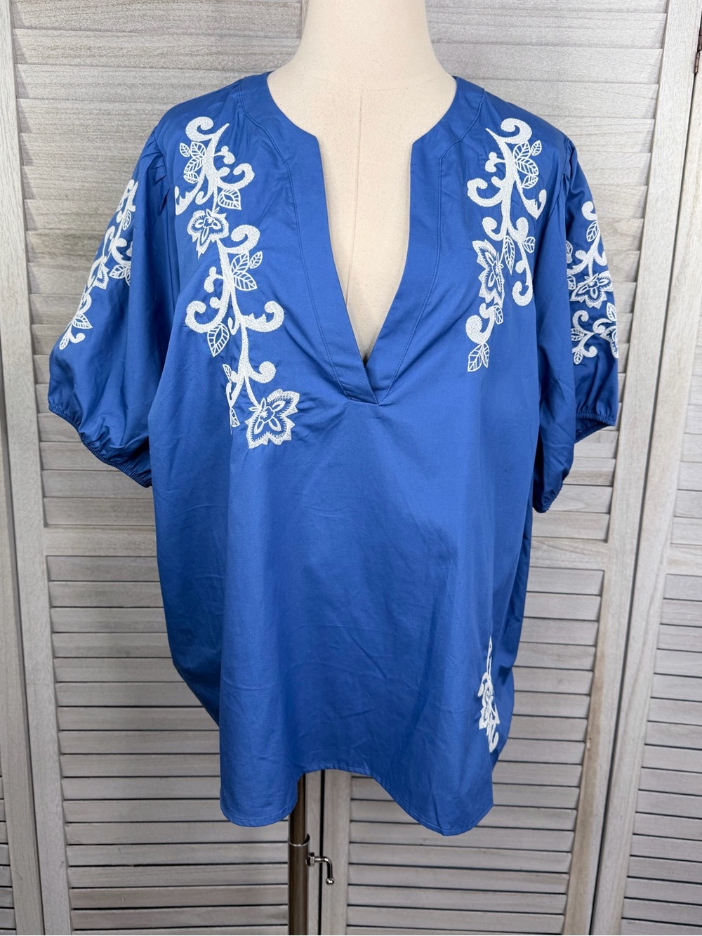 TORRID (Belle Isle) Embroidered Puff Sleeve Blouse Blue/White-1X